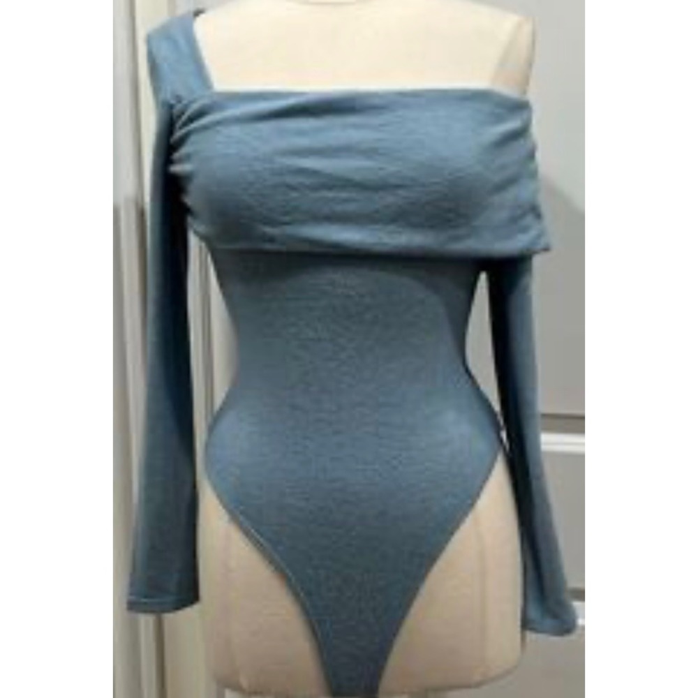 LE LIS COLLECTION‎ Light Blue Off The Shoulder Long Sleeve Bodysuit small